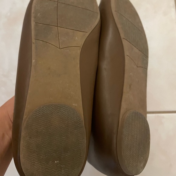 Uniqlo flats - Picture 2 of 2